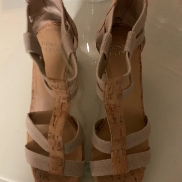 Donald J. Pliner Beige and Cork Sandals NWOT - Picture 9 of 9